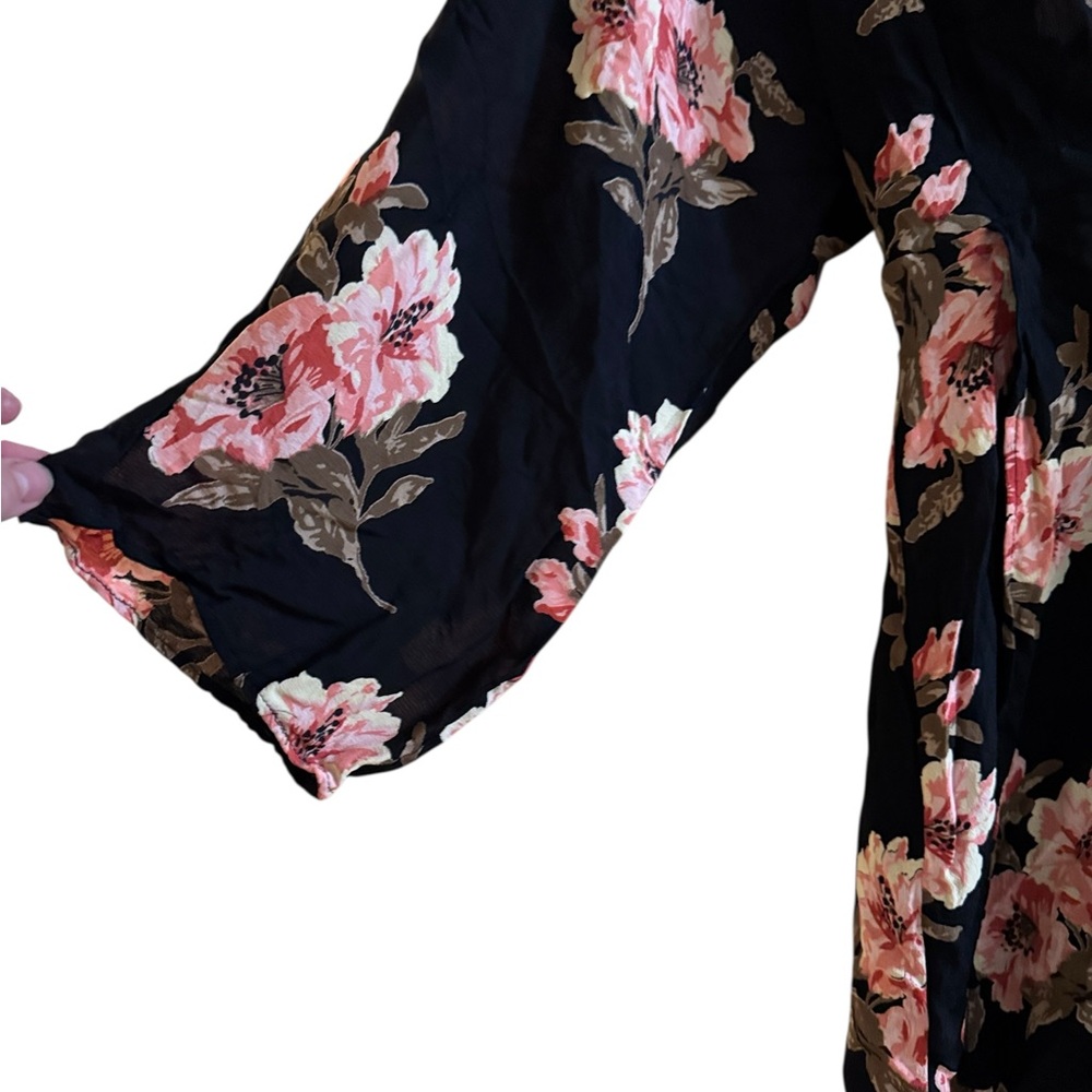 Reformation Floral Wrap Dress size 0-made In USA- 100% viscose - Picture 4 of 10